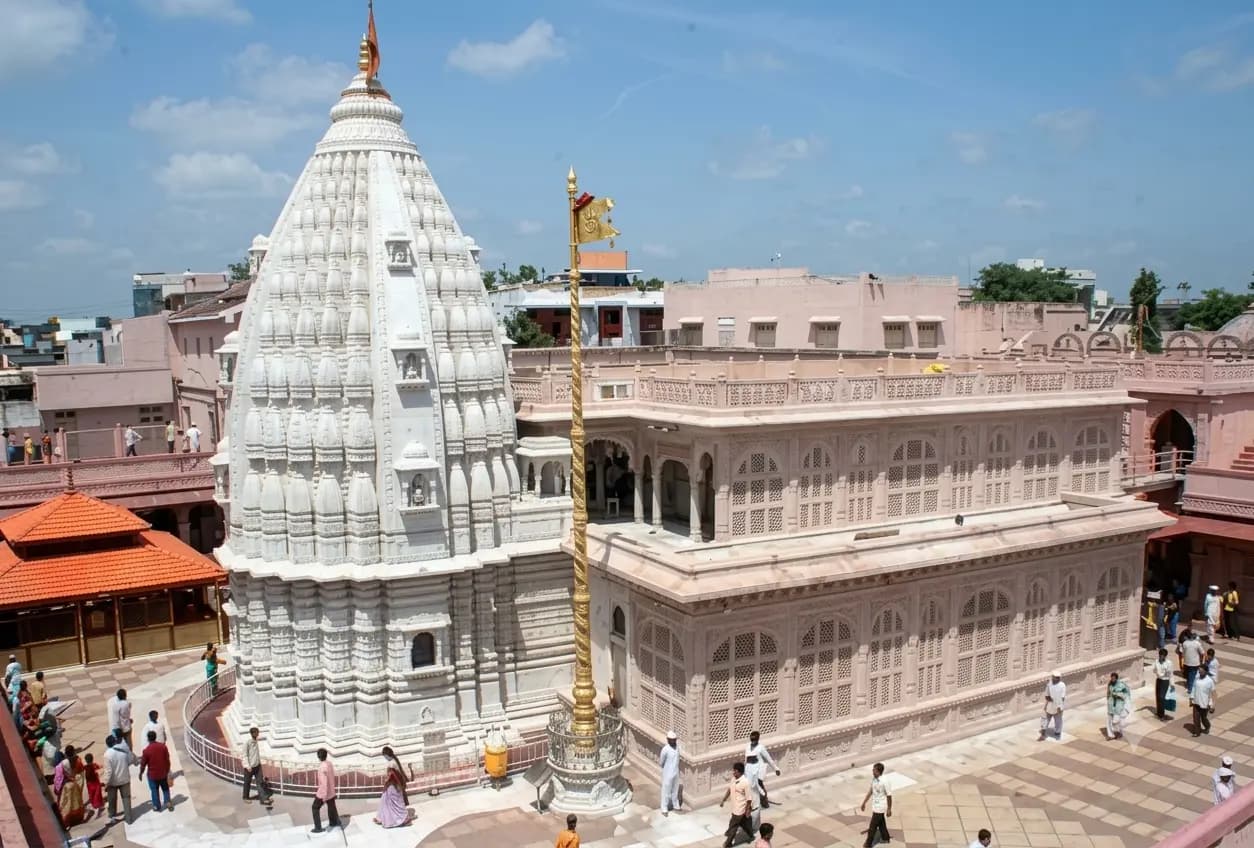 Shri Gajanan Maharaj Temple, Shegaon